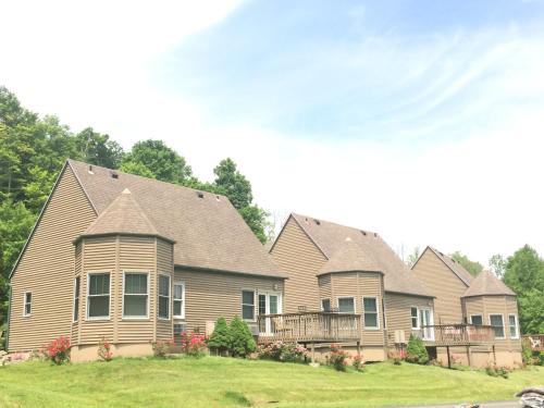 Spruce Hill Inn & Cottages – Photos 2