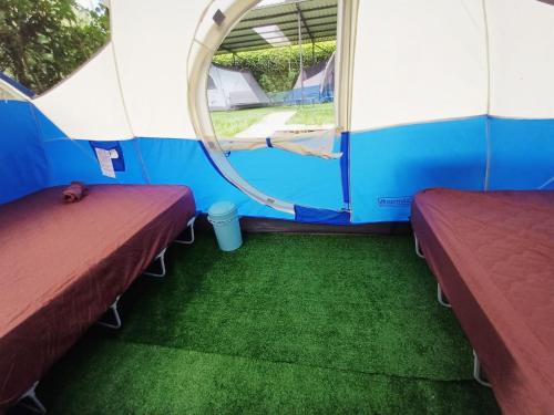 a room with two beds in a tent at Camping Green house in Palma