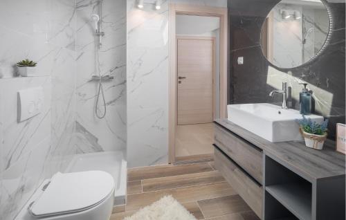 Beautiful Apartment In Porec With Wifi