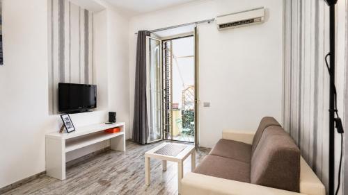 Elegantis Campo Marzio Apartment With Terrace - Elegance near Spanish Steps Trevi and Pantheon