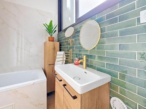 Duplex renovated in 2026 with 2 single beds