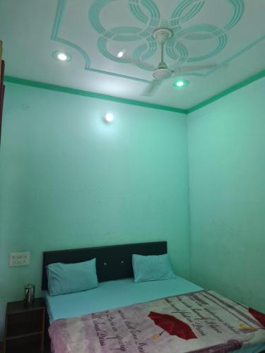 a bedroom with a bed with a ceiling at K C Hotel & Restaurant in Rudraprayāg