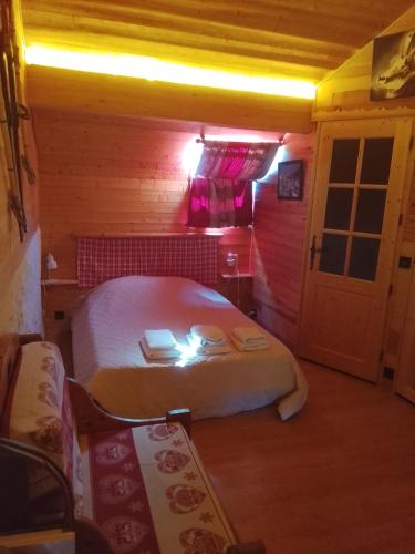 a bedroom with a large bed in a room at Chambre Tarentaise chez les garçons in Saint-Paul-sur-Yenne