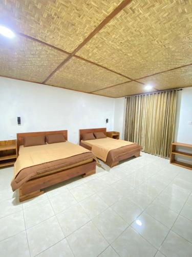 a bedroom with two beds in a room at Nahla bungalows tetebatu in Tetebatu