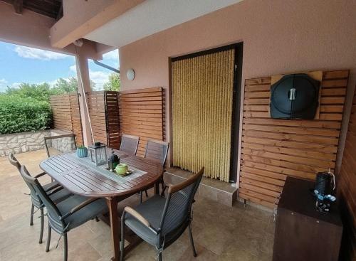 Sunset holiday home with pool and large, mature garden