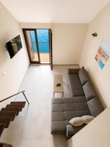 Beachfront Apartment with Stunning Sea Views - Renovated 2025