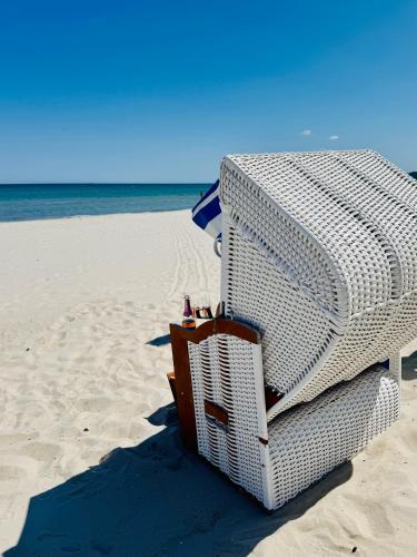 Stylische FeWo direkt am Strand mit Balkon und saisonalem Strandkorb photo 23