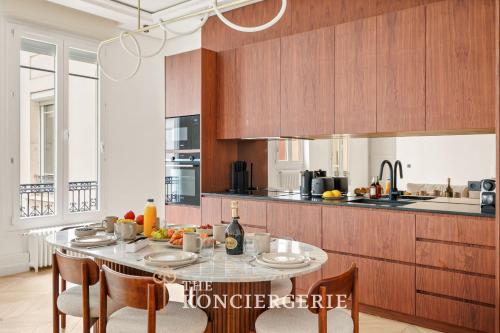 LE BEAU CHAMPS-ELYSEES - Luxury Apartment, AIR COND, LIFT
