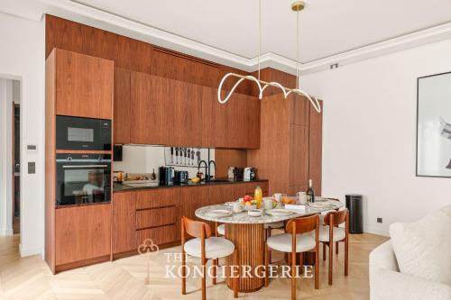 LE BEAU CHAMPS-ELYSEES - Luxury Apartment, AIR COND, LIFT