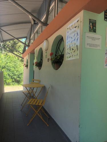 a room with a table and chairs in a building at Grande caravane in Gergy