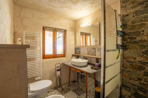 a bathroom with a sink and a toilet at Casa Dimonte in San Siro