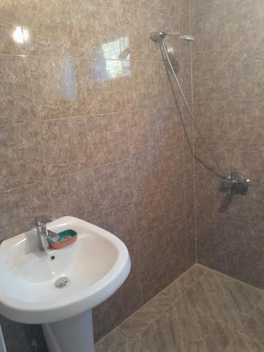 a bathroom with a sink and a shower at Hotel Dede in Lentekhi