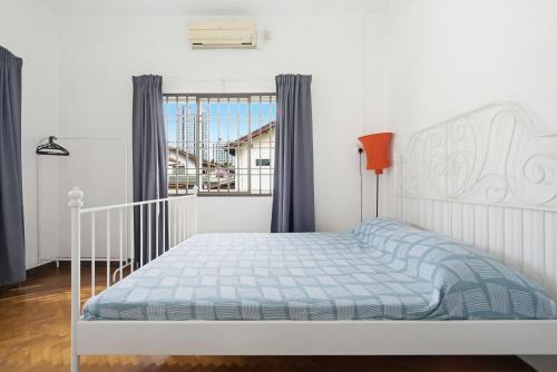 a white bed in a room with a window at Sugar Houz ruum2 in Johor Bahru