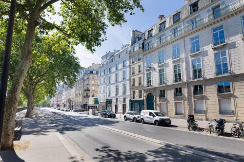 La Tournelle Paris Luxury Apartment on Seine Riverfront, facing Île Saint-Louis