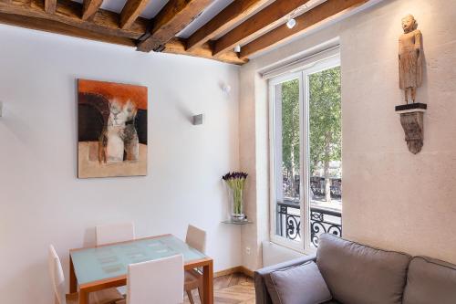 La Tournelle Paris Luxury Apartment on Seine Riverfront, facing Île Saint-Louis