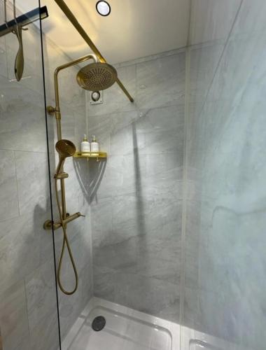 a bathroom with a shower with a glass door at Le Nid douillet- Studio Chic au cœur Issoire in Issoire