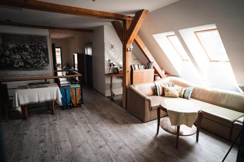 a living room with a couch and a table at Agroturystyka Czułe Miejsce in Zdory