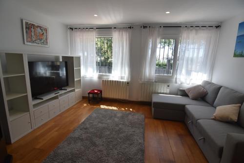 Empuriabrava Byblos Acogedora casa con jardín privado y piscina comunitaria en Empuriabrava Costa Brava