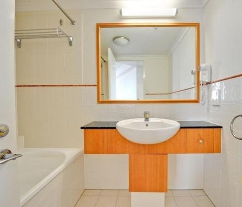 A bathroom at Shevlin Apartments