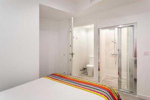 Newly renovated apartment next to Turia Gardens