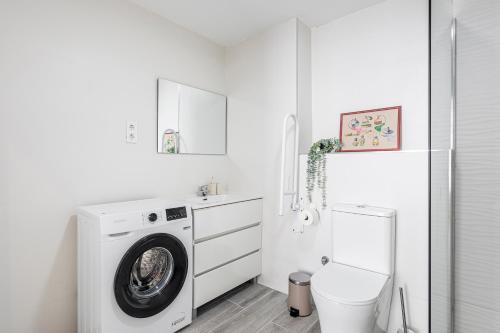 Newly renovated apartment next to Turia Gardens