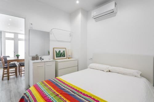 Newly renovated apartment next to Turia Gardens