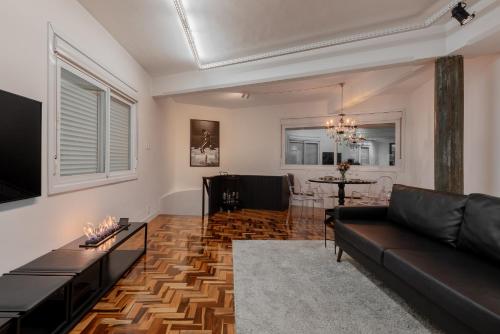 a living room with a couch and a table at Estúdio 196 in Bento Gonçalves
