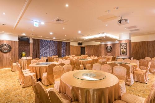 a banquet hall with tables and chairs in a room at Fantasy Palace in Yuchi