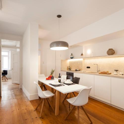 Stylish Apartment in Chiado Quiet and Central