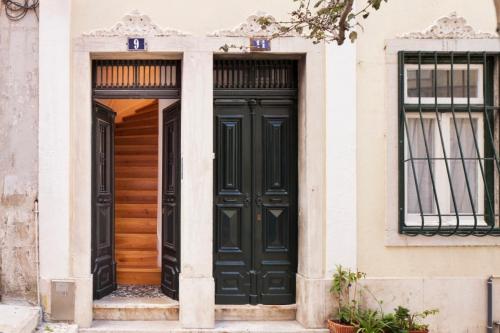 Stylish Apartment in Chiado Quiet and Central