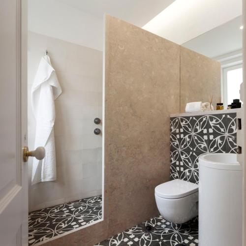 Stylish Apartment in Chiado Quiet and Central