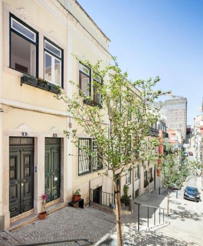 Stylish Apartment in Chiado Quiet and Central