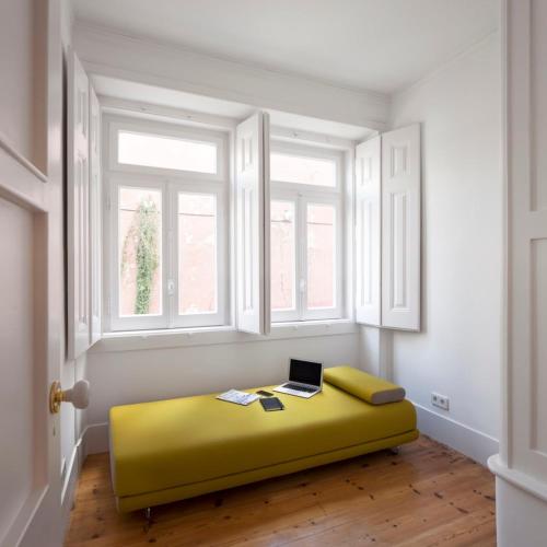Stylish Apartment in Chiado Quiet and Central