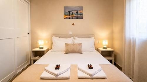 Filoxenia Private 2BR Stone House Patio & Parking