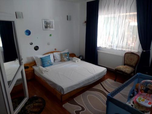 a small bedroom with a bed and a window at Casa Carlo in Eforie Nord