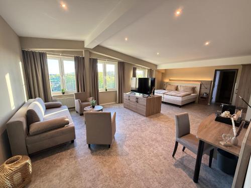 a large living room with a couch and a table at Pinnø - Padel Hotel Food in Pinnow