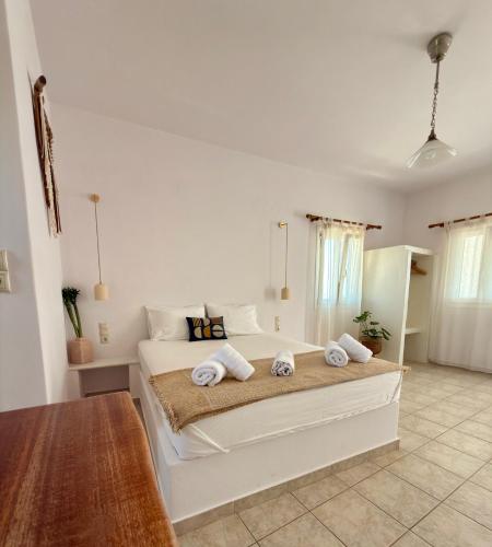 a bedroom with a bed with towels on it at Restía in Donoussa
