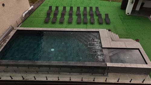 an overhead view of a swimming pool with green grass at Villa Nikoletta SPA in Bukovel