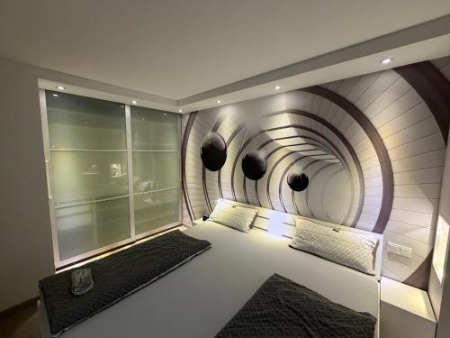a bedroom with a white bed with a circular wall at Apartment Ferienwohnung in Sulzbach
