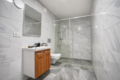 a bathroom with a toilet and a sink and a shower at Sarum Çeşme in Çeşme