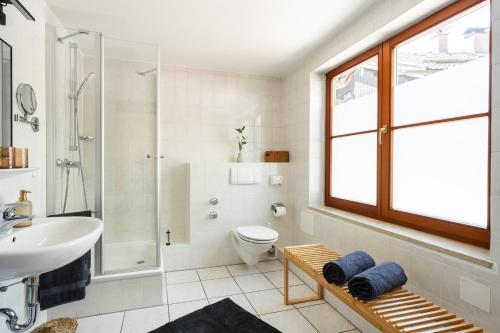a bathroom with a sink toilet and a shower at Königslinde am Tegernsee in Bad Wiessee