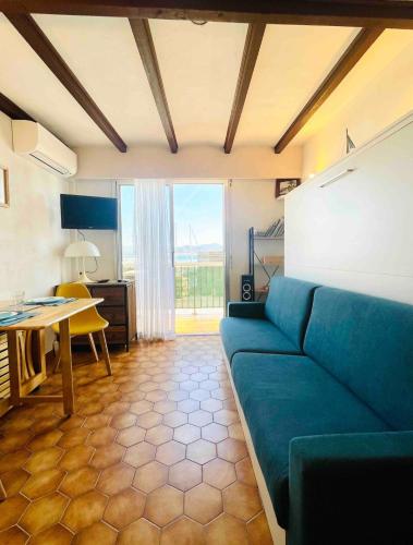 sea view, exceptional terrace, direct beach access