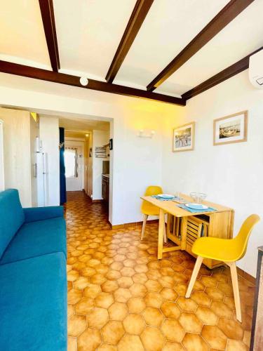 sea view, exceptional terrace, direct beach access