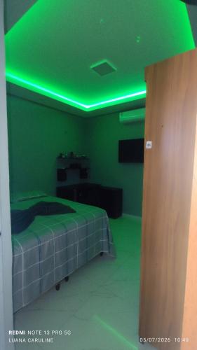 a room with a bed with a green ceiling at Casa Toda com Garagem a 3km do Aeroporto in Teresina