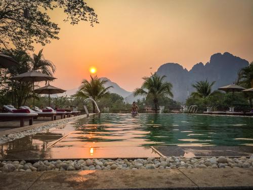 Riverside Boutique Resort, Vang Vieng — Pool view