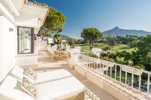 Newly Renovated Frontline Golf 7 BDRM Luxury Villa