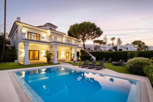 Newly Renovated Frontline Golf 7 BDRM Luxury Villa