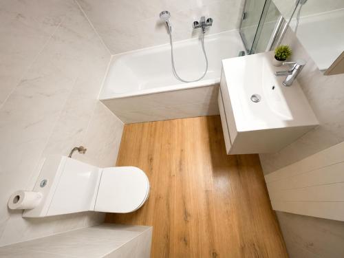 a bathroom with a toilet and a sink and a tub at Ovronnaz , 2 pièces appartement Marana in Ovronnaz