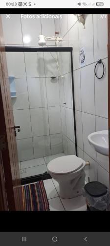 a bathroom with a toilet and a sink at casa em Vila Verde Búzios in Búzios