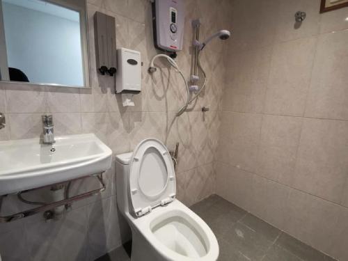 a bathroom with a toilet and a sink at Moon Hotel BRINCHANG Town in Brinchang